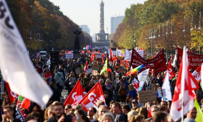 Reuters: Тысячи людей протестуют в Германии, требуя солидарности в энергетической помощи Политика, Экономика, Газ, Рост цен, Германия, Протест, Перевел сам