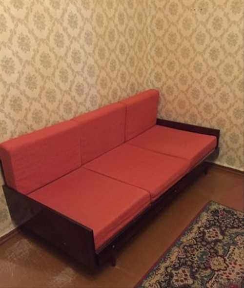 Тумба-диван с большим местом для хранения из старого советского дивана