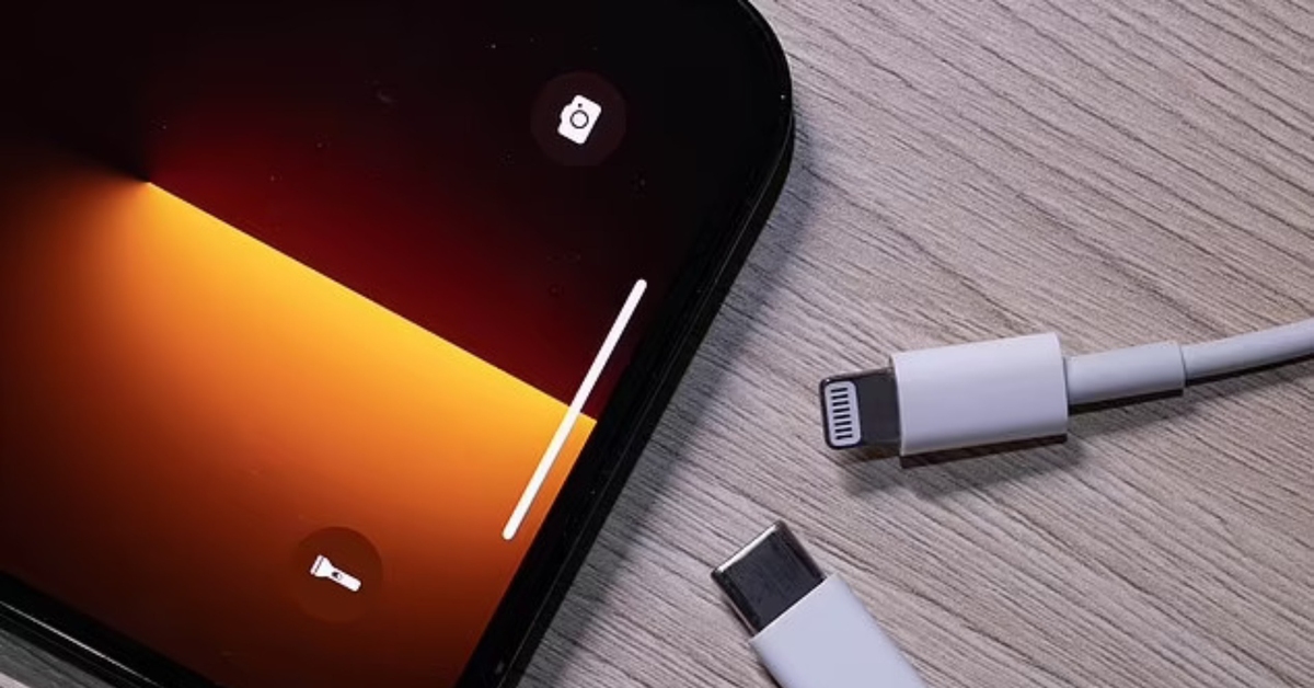 Разъем зарядки айфон 15 про. Iphone 15 USB C. Iphone 15 зарядка Type-c. Айфон 15 разъем. Iphone 15 Pro зарядка.