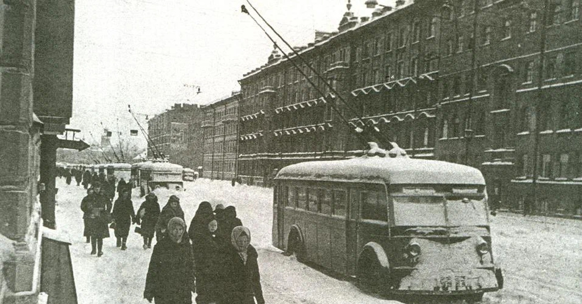 Общественный транспорт время. Троллейбусы в блокадном Ленинграде. ЯТБ-1 Ленинград.