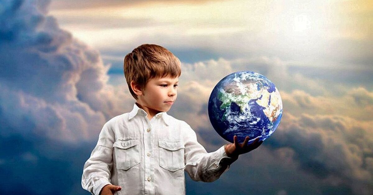 Земной шар на ладони. Мы порою живём так нелепо, будто вечность в запасе у нас. Для чего мы на этой земле. Сочинение какойя юы хотел очтавить следназемле. Для чего мы на этой земле.