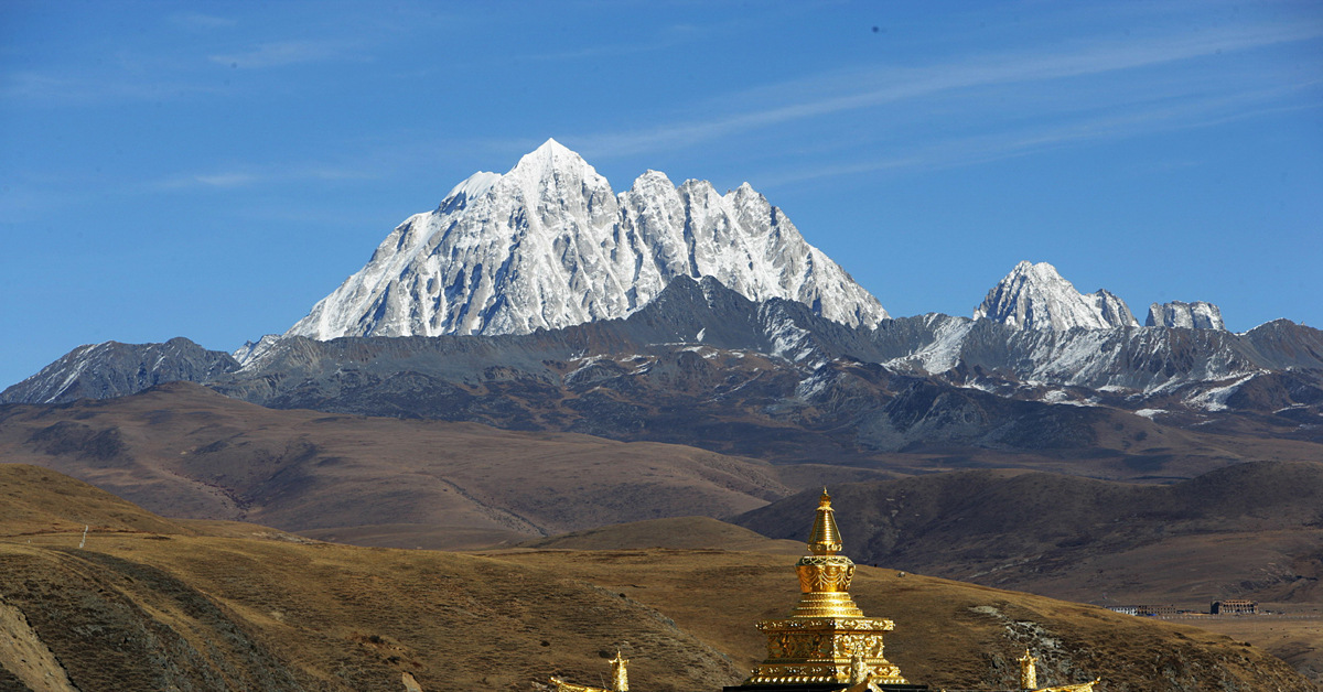 Tibet. Тибет Гималаи Лхаса. Гьяндзе Тибет. Тибет Китай горы. Храм гималайских Тибет.