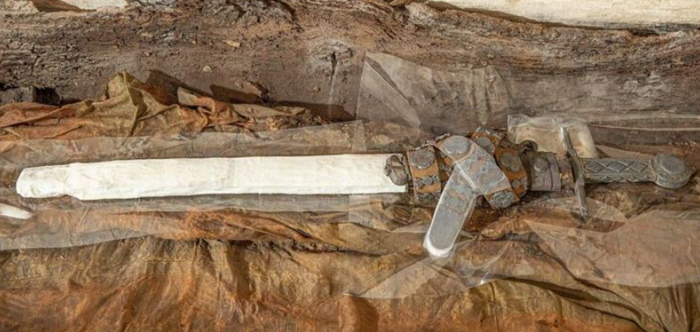 Пропавший ранее меч португальского короля был найден в его гробнице Археология, Археологические находки, Археологические раскопки, Португалия, Меч, Длиннопост