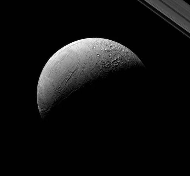 Энцелад – шестой спутник Сатурна