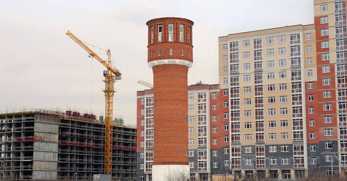 Водонапорная башня москва товарная павелецкая. Водонапорная башня старая русса. Водонапорная башня коммунарка внутри. Башня продана. Силосные башни коммунарка.