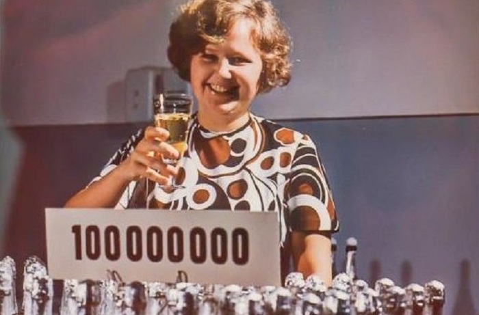 Празднование выпуска 100-миллионной бутылки Советского шампанского