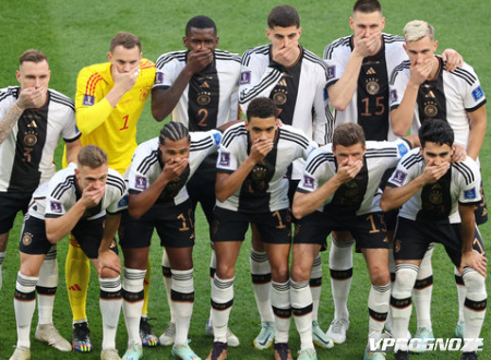 Футболисты сборной Германии закрыли рот рукой на командном фото перед матчем с Японией Политика, Германия, Футбол, Катар, ЛГБТ, Чемпионат мира по футболу 2022, Япония, Рот, Новости