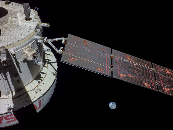 Корабль Orion провел успешное включение двигателя и снял себя на фоне Луны Космос, Космонавтика, Технологии, Космический корабль, Орион, NASA, Луна, США, Фотография, Видео, Без звука, Длиннопост