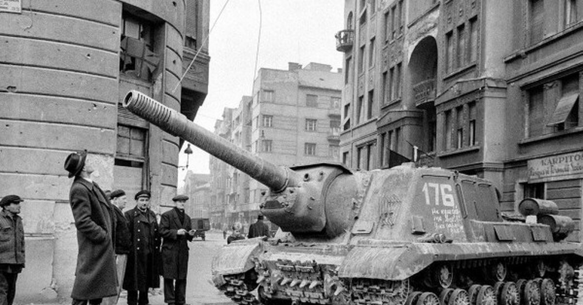 Су 1956 мир танков. ИСУ-152 зверобой в Берлине. Танк ИСУ 152 зверобой. САУ зверобой ИСУ-152.