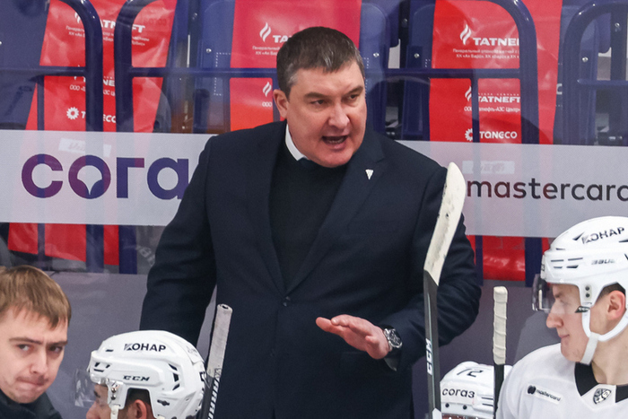 100 млн неустойки остановили «Трактор» от увольнения Гатиятулина. Тренер остался, но ему освежили штаб
