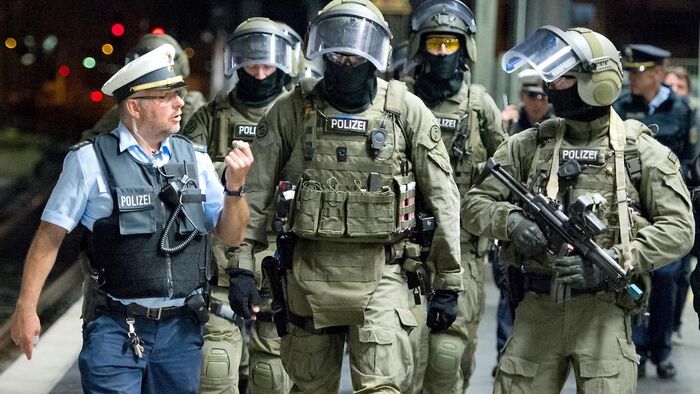 В Германии прошли аресты 25 подозреваемых в планировании организации государственного переворота Новости, Политика, Германия, Полиция, Терроризм, Государственный переворот