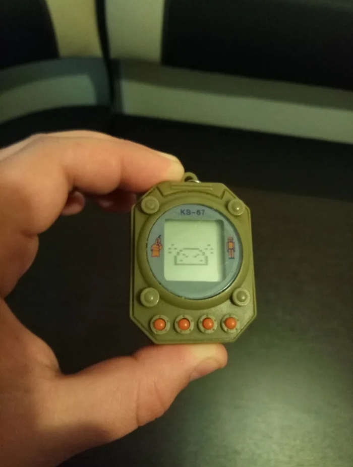 Пацан из параллельного класса похвалился новой игрушкой. Надо родителей тоже раскрутить