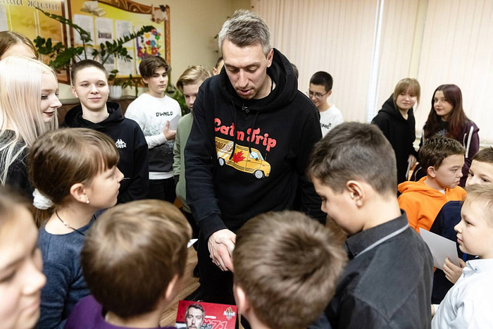 Антон Бурдасов посетил родную школу #73