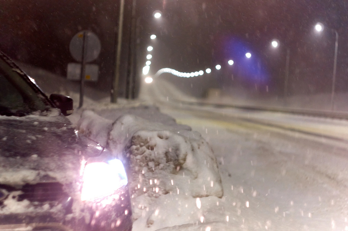 Ночь, заправка, полумрак