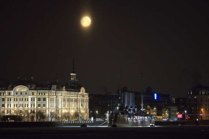 "Такая разная Луна" - 05 января'23. Сегодня в 8.30.Луна Нахимовское училище и Аврора