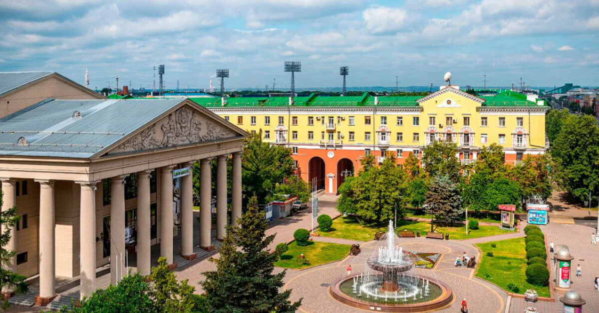 Кемерово стоит. Площадь города Кемерово. Городской округ город Кемерово. Театральная площадь Кемерово.