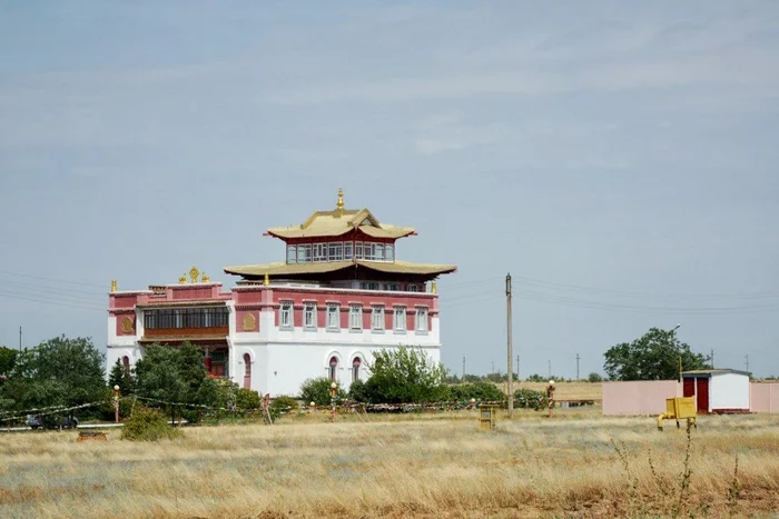 Буддизм на юге России — республика Калмыкия Россия, Калмыкия, Культура, Путешествие по России, Буддизм, Познавательно, Достопримечательности, Храм, Памятник, Архитектура, Религия, Путешествия, Туризм, История, История России, Длиннопост