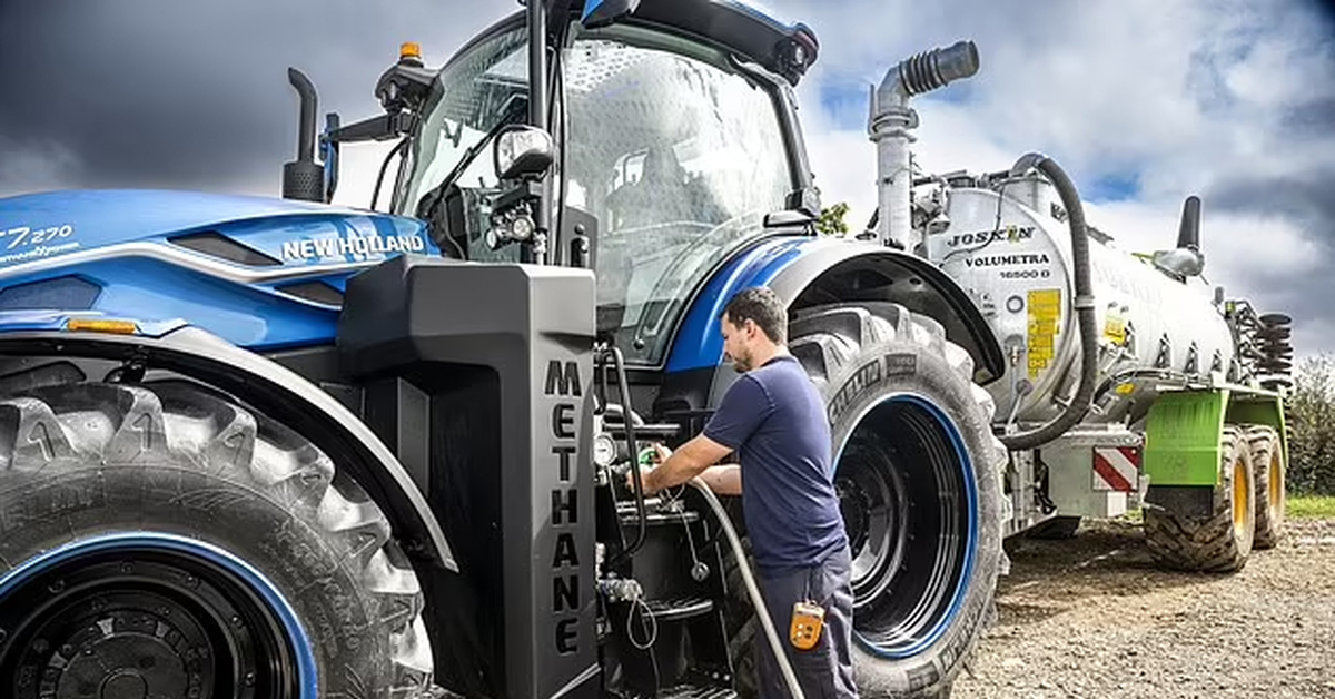 Трактор который работает. Трактор мтз 82 в поле. 80 methane power. Трактор который работает. Тракторы голландии.