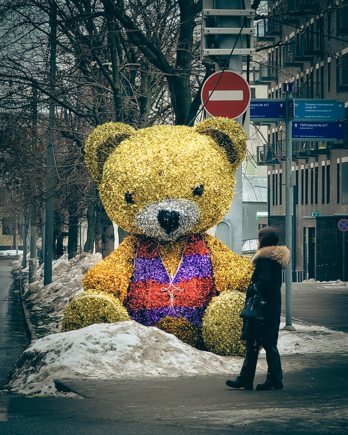 Уронили мишку на пол...