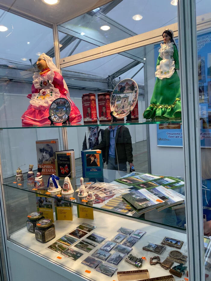 Рассказали версию, откуда пошло выражение Под мухой. Показываю эту самую муху Выставка, Рюмка, Водка, Длиннопост Рассказали версию, откуда пошло выражение Под мухой. Показываю эту самую муху Выставка, Рюмка, Водка, Длиннопост