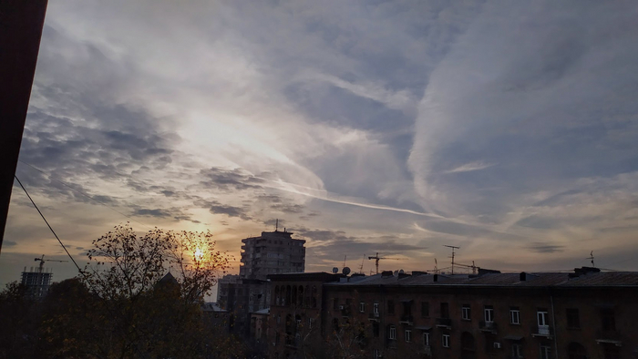 Ответ MAPXY3 в «Случайный кадр по пути домой, без этих ваших манулов, сисек и прочих квадратов»