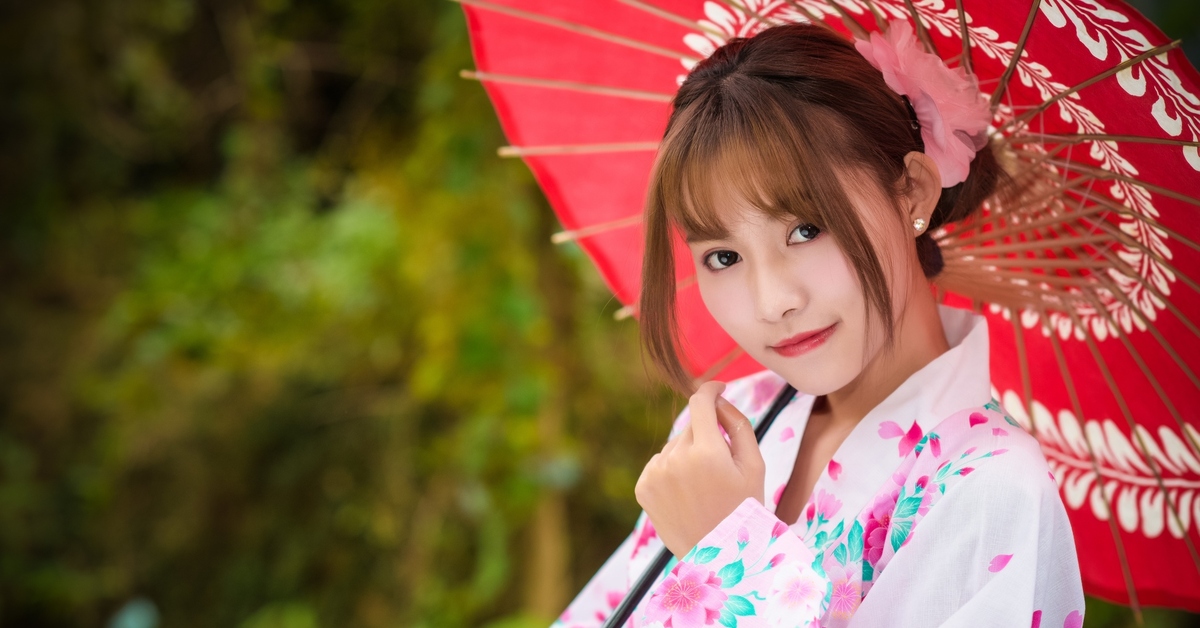 Видео красивых японских девушек. Япония девушки. Японка с зонтом. Девушка с японским зонтиком. Японские девушки фото.