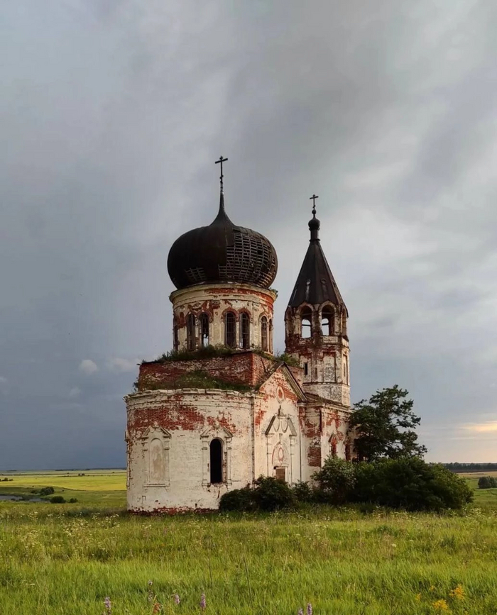 Каменная Троицкая церковь в урочище Анненково, Нижегородская область. Дата постройки: 1854 год
