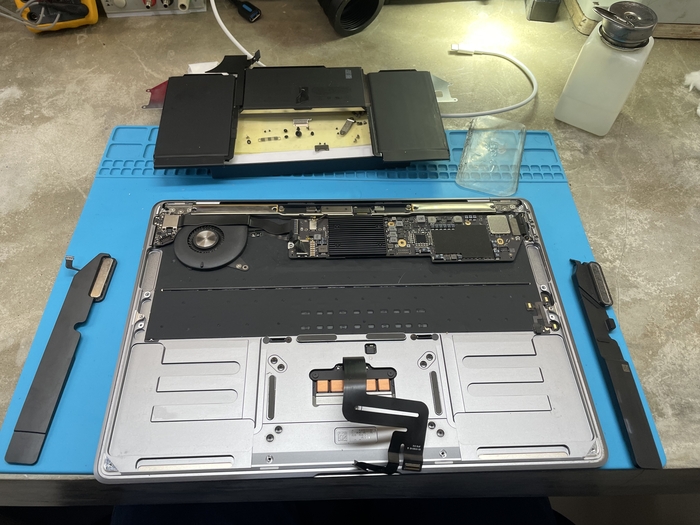 MacBook A1932 ремонт клавиатуры Ремонт техники, Ремонт ноутбуков, Apple, Macbook, Длиннопост