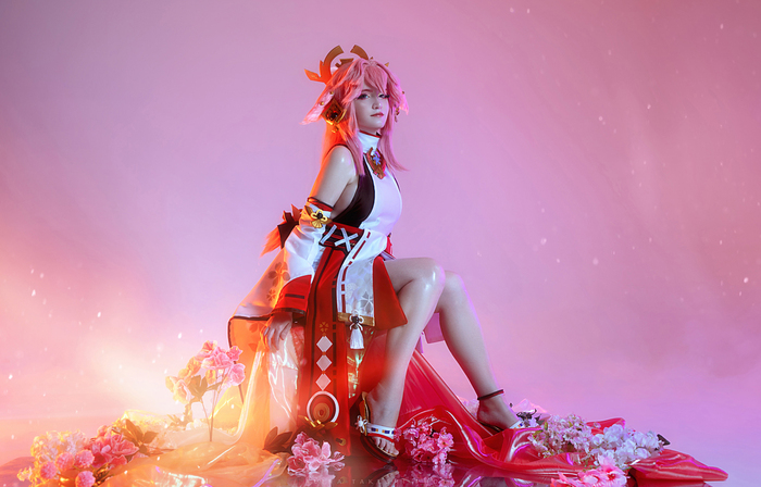 Продолжение поста «Косплей Яэ Мико из Genshin impact»