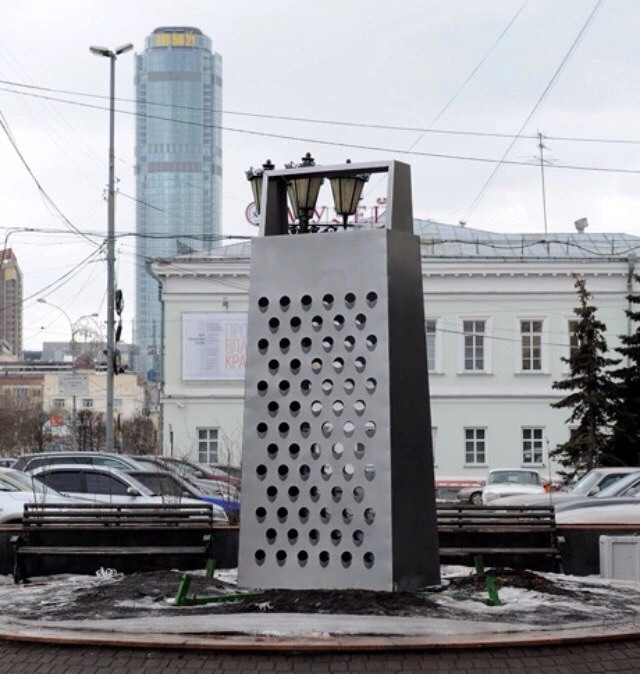 Памятник тёрке. Ул. 8 Марта. Город Екатеринбург