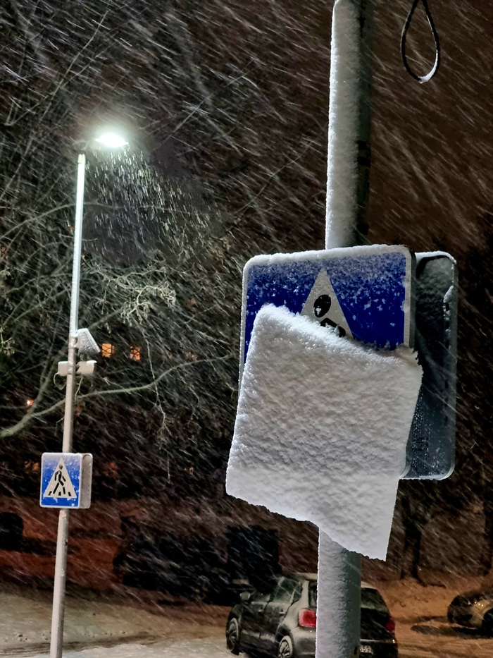 Одеялко сползло Фотография, Уличная фотография, Мобильная фотография, Дорожный знак, Снег