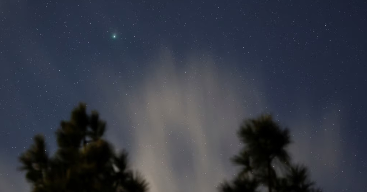 Комета будет видна. Зеленая Комета 2023 с земли. Небесные явления. Комета в небе. Ночные небесные явления.