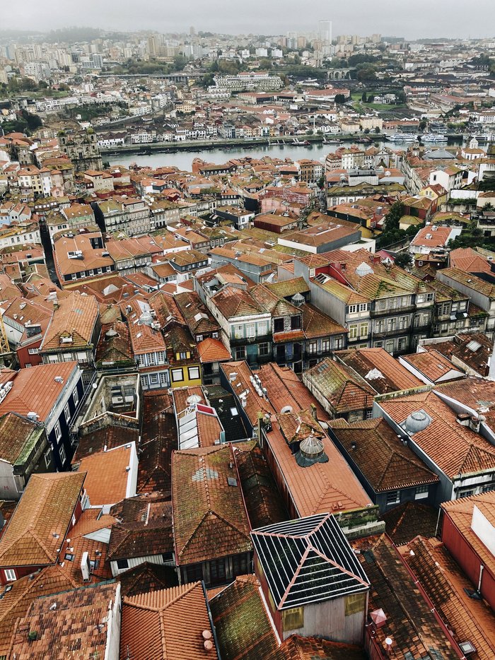Черепичные крыши города Порту, Португалия