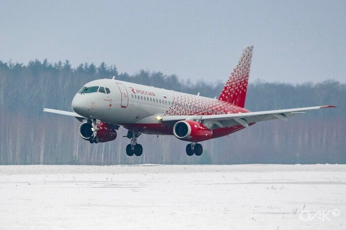 Суперджет-100 «Дзержинск» авиакомпании «Россия» в Нижнем Новгороде Sukhoi Superjet 100, Самолет, Авиация, Длиннопост