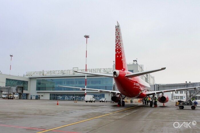 Суперджет-100 «Дзержинск» авиакомпании «Россия» в Нижнем Новгороде Sukhoi Superjet 100, Самолет, Авиация, Длиннопост