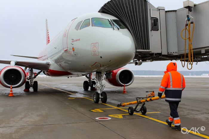 Суперджет-100 «Дзержинск» авиакомпании «Россия» в Нижнем Новгороде Sukhoi Superjet 100, Самолет, Авиация, Длиннопост