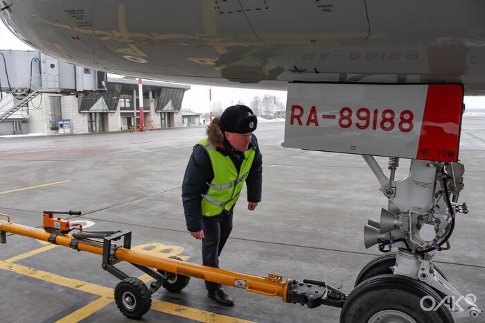 Суперджет-100 «Дзержинск» авиакомпании «Россия» в Нижнем Новгороде Sukhoi Superjet 100, Самолет, Авиация, Длиннопост