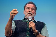 Арнольд Шварценеггер сбил велосипедистку