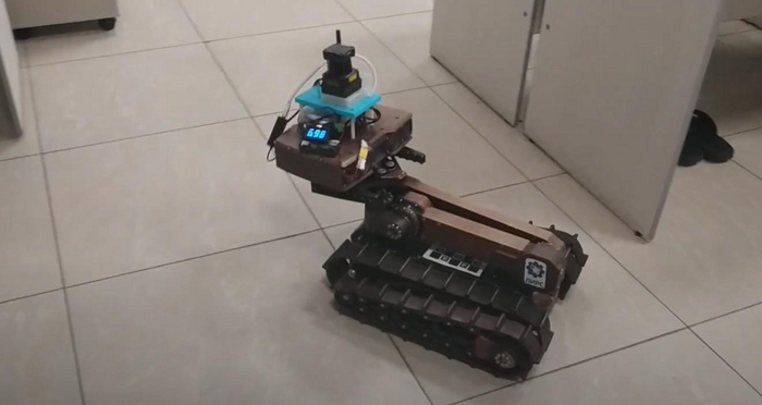 Российские специалисты учат робота самостоятельно преодолевать лестницы