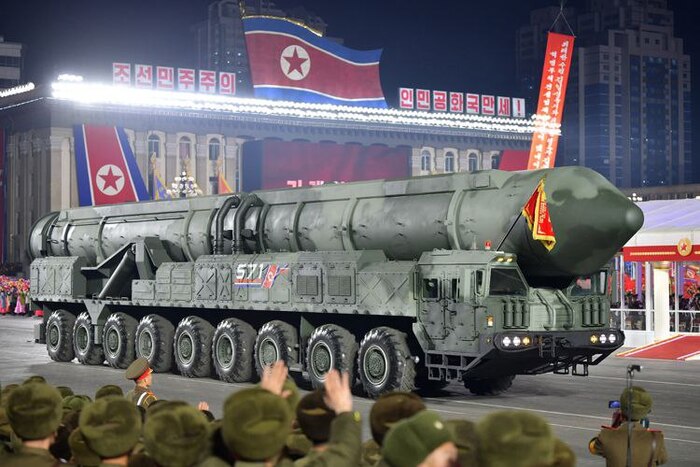 КНДР показала новый ракетный комплекс Военная техника, Армия, Ядерное оружие, Ракета, Военные, Северная Корея, Парад, МБР, Ракетная программа, Баллистическая ракета, Длиннопост