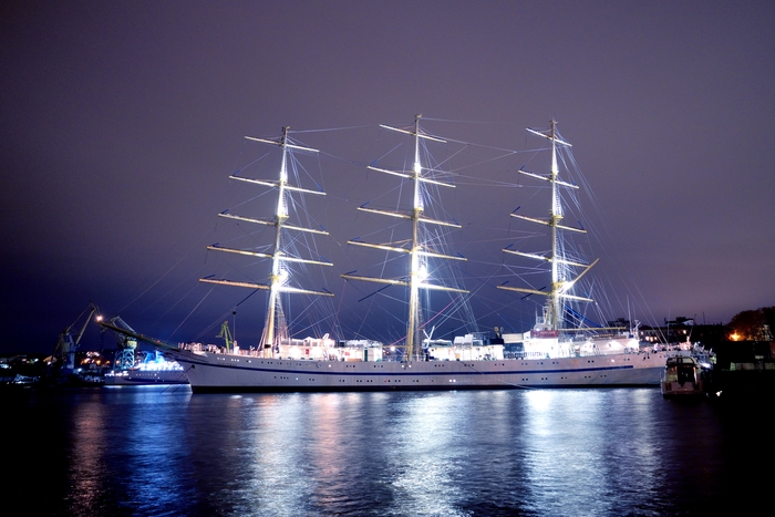 "Херсонес" в бухте