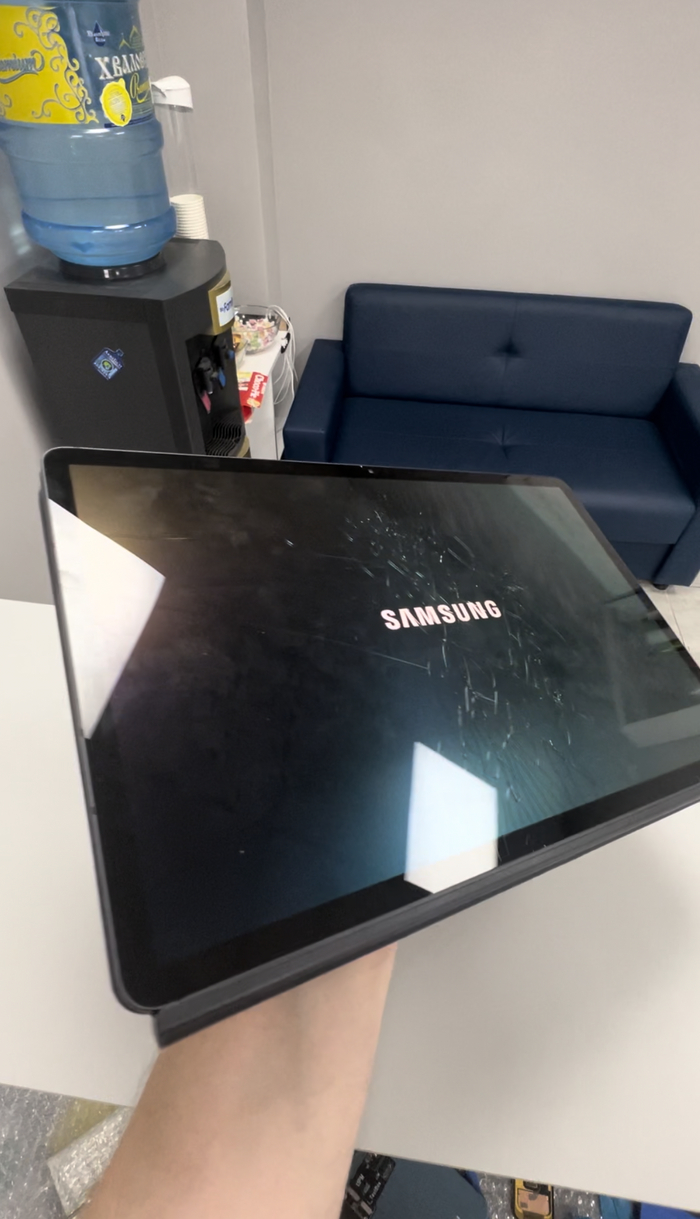 Замена стекла на Samsung Galaxy Tab S7 Plus. Айпады больше не нужны) Samsung, Samsung Galaxy, Планшет, Переклейка, Замена стекла, Рукожоп, Ремонт техники, Видео, Вертикальное видео, Длиннопост
