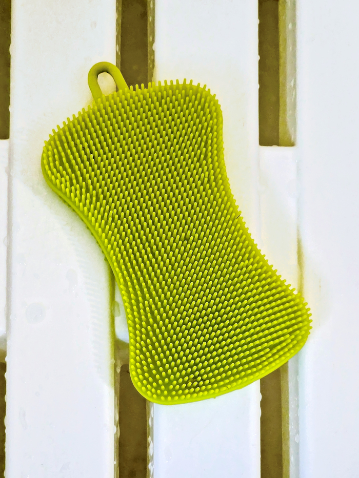 Чисто моет, массажирует