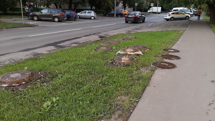 В какую дверь пиццу заносить?