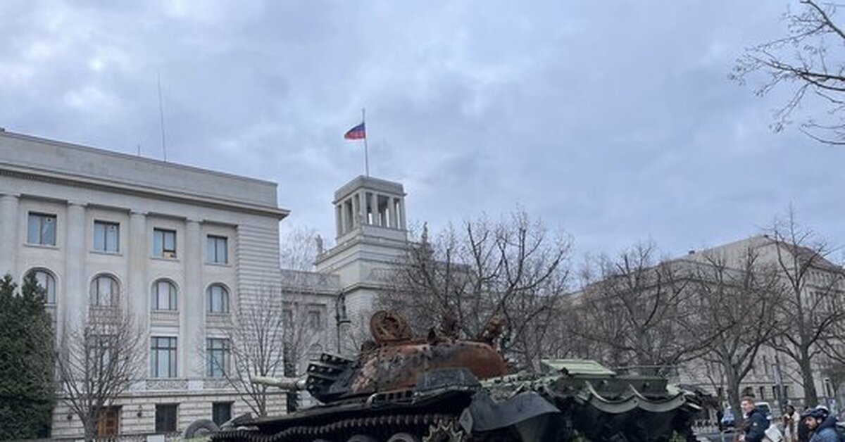 русский танк в берлине. русский танк в берлине. русские танки в берлине 2022. русский танк в берлине. русские танки в берлине.