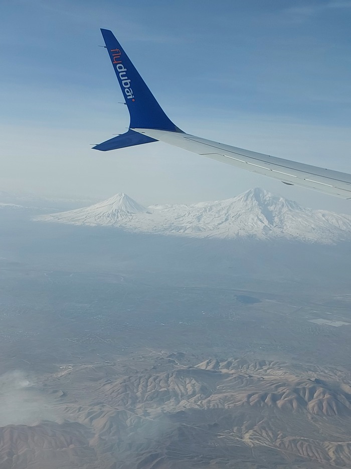 Арарат по крылом самолёта