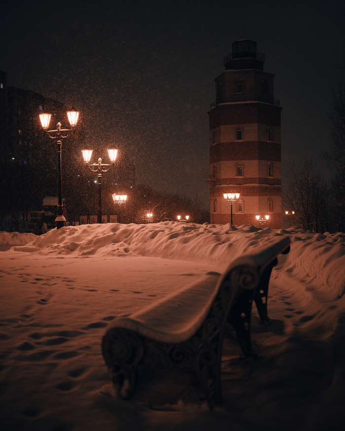 Зимним вечером у маяка (Мурманск)