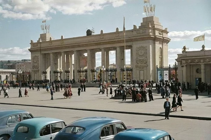 Послевоенная Москва глазами классика советской фотографии. Прогулка по Москве 50-х годов Старое фото, СССР, История города, 50-е, Москва, Семён Фридлянд, Колоризация, Фотография, Длиннопост