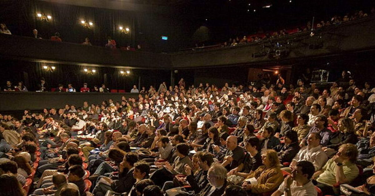 Theatre goer. Люди в театре. Audience in Theatre.