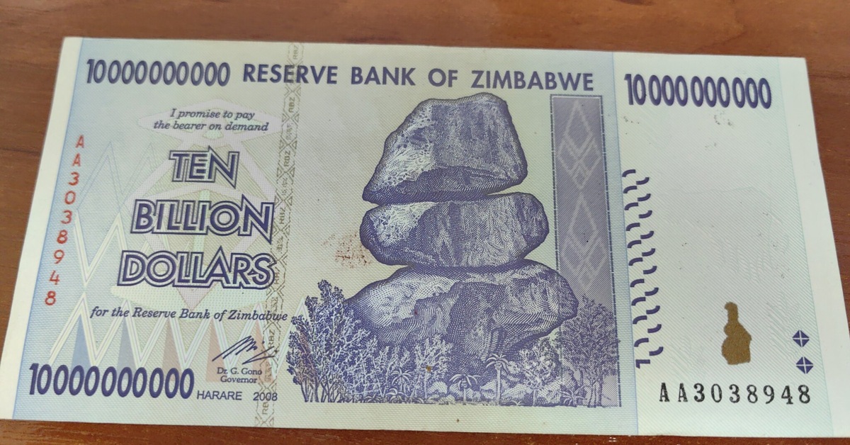 1 млрд зимбабвийских долларов. Зимбабвийский доллар купюры. Доллар Зимбабве. 100 Триллионов долларов Зимбабве. Купюра 10 триллионов долларов Зимбабве.